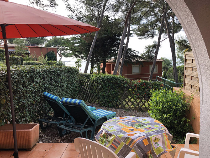 Apartment with terrace & garden