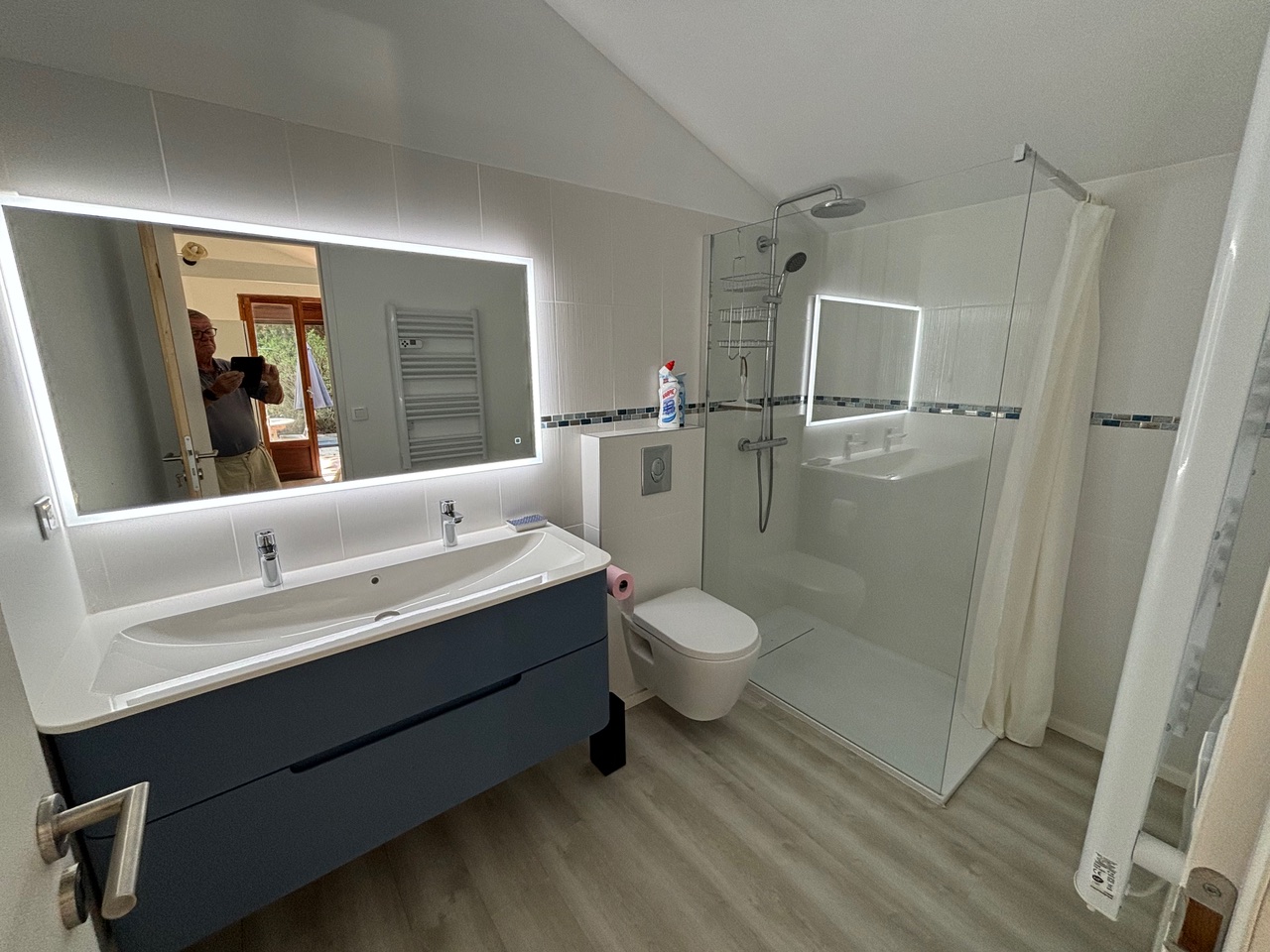 SALLE DE DOUCHE 1